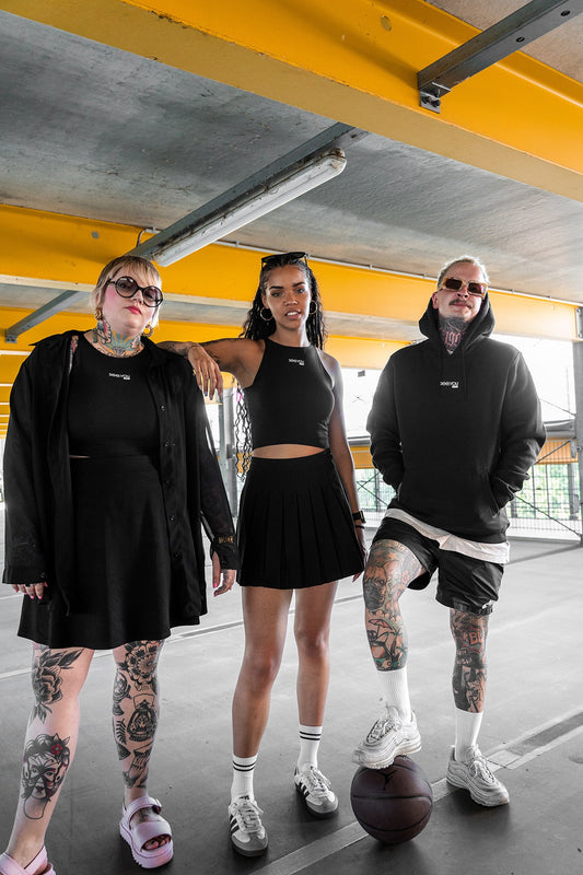 Damen Top mit minimalistischem Logo